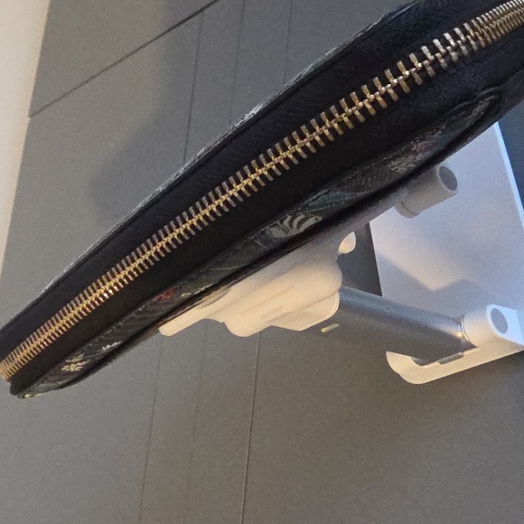 HENRI BENDEL NEW YORK West 57 Tropical Birds Zip Around Wallet - Picture 4 of 16